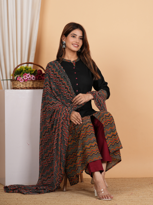 Fashion Plus Store Women's Rayon Calf Length Zigzag Printed 3/4th Sleeve Regular Fitted Black A-line Kurta with Zig-Zag Printed Dupatta