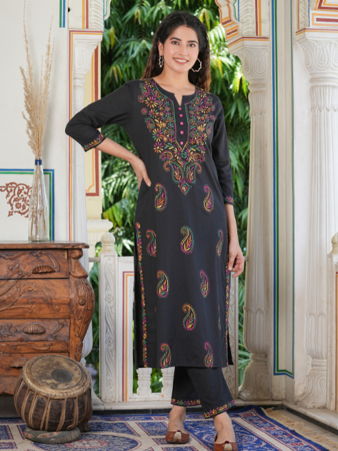 Black Plus Size Cotton Chicken Embroidery Printed Straight Kurta Set (Black)
