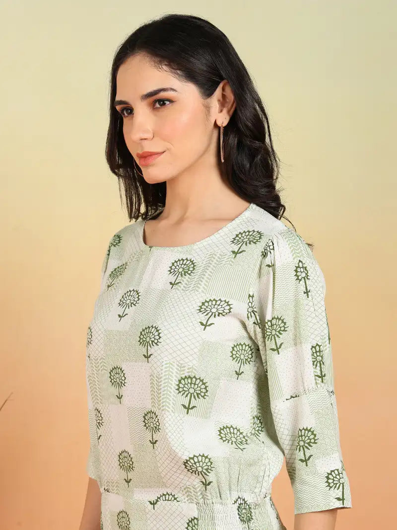 Rayon Patch Print Smoking Waist Lengtth Round neck 3/4 Puff Sleeves Top