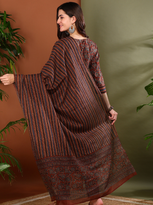 Fashion Plus Store Women's Cotton Floral Print Notch Neck With Gota Detailing 3/4th Sleeve Staright Kurta with Elastic Bottom and Duptta (MAROON)