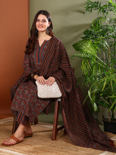 Fashion Plus Store Women's Cotton Floral Print Notch Neck With Gota Detailing 3/4th Sleeve Staright Kurta with Elastic Bottom and Duptta (MAROON)
