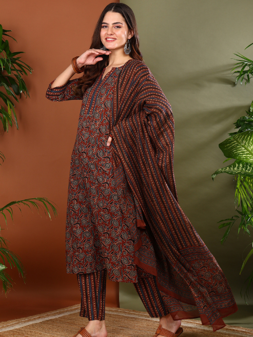 Fashion Plus Store Women's Cotton Floral Print Notch Neck With Gota Detailing 3/4th Sleeve Staright Kurta with Elastic Bottom and Duptta (MAROON)