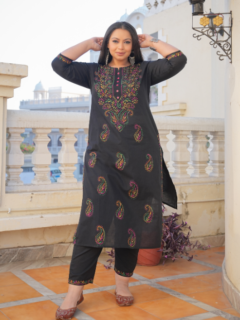 Black Plus Size Cotton Chicken Embroidery Printed Straight Kurta Set (Black)