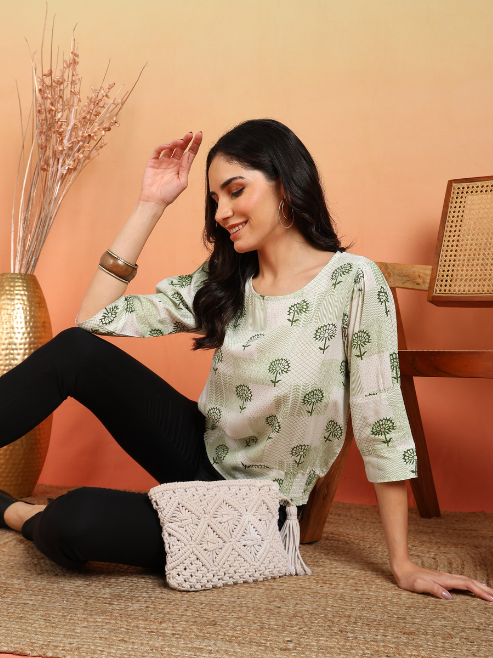 Rayon Patch Print Smoking Waist Lengtth Round neck 3/4 Puff Sleeves Top